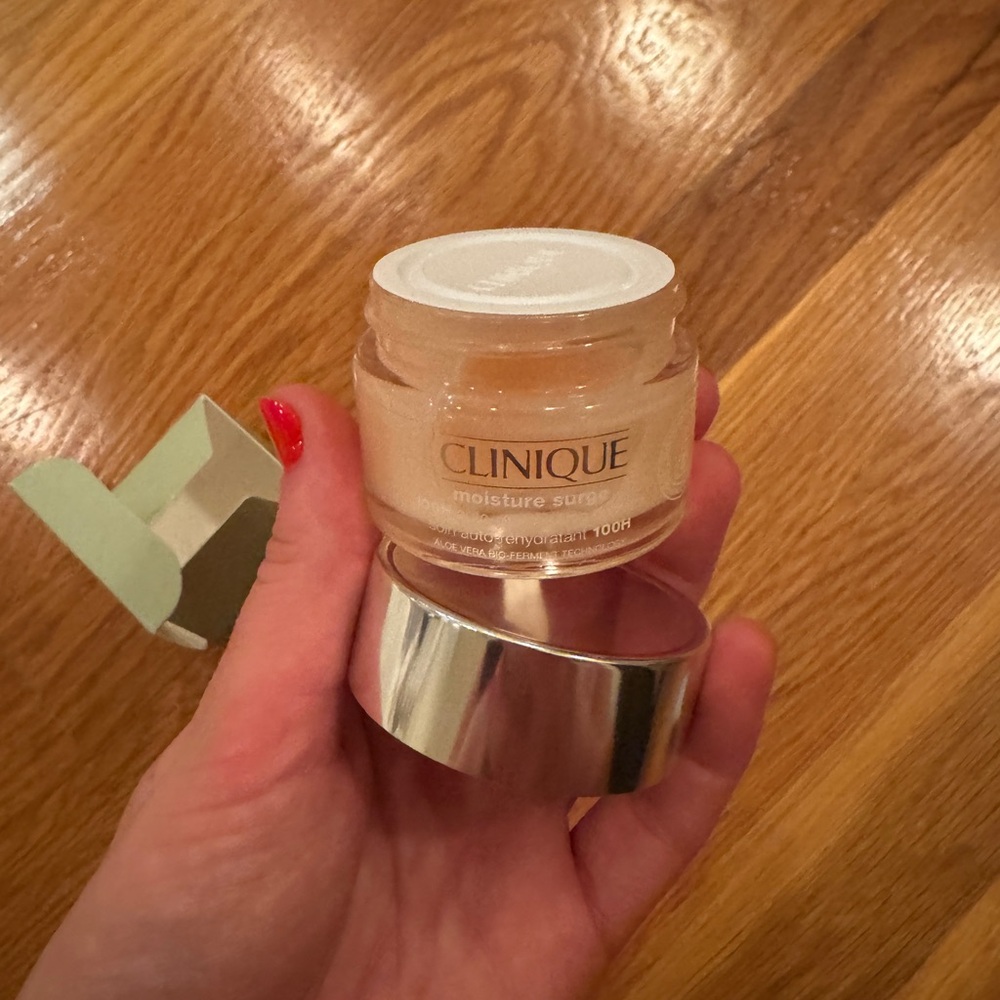 Clinique Moisture Surge™ 100H Auto-Replenishing Hydrator - Picture 5 of 7